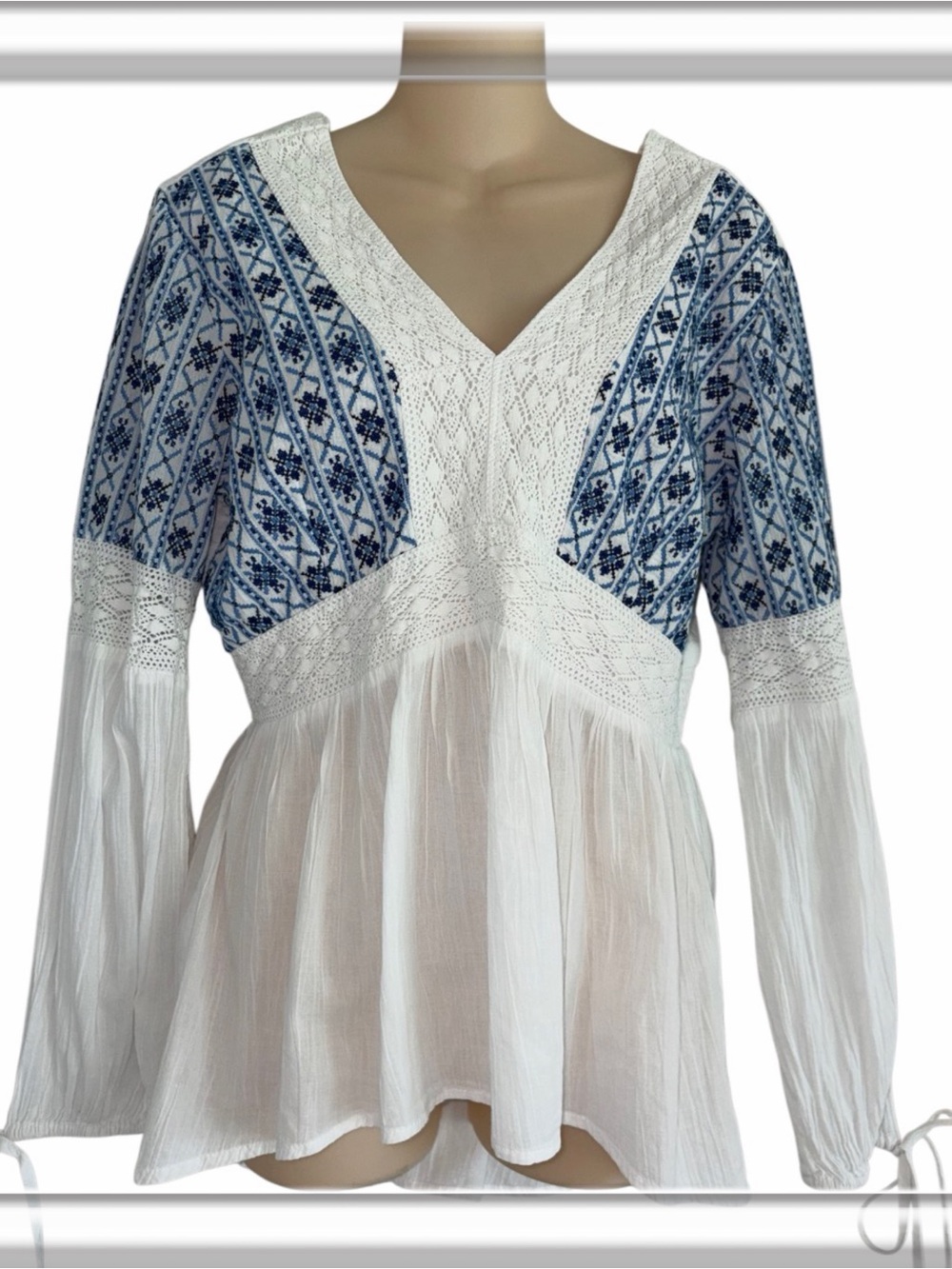 Sundance Terrace Waves Cross Stitch Bohemian VNeck Blouse Size Medium White Blue
